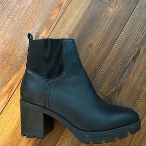 Naturalizer Black Chunky Heel Ankle Boots